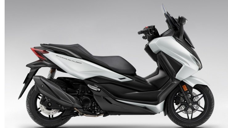 Honda Forza 125 2024: A Sporty Elegance in Scooter Design. 